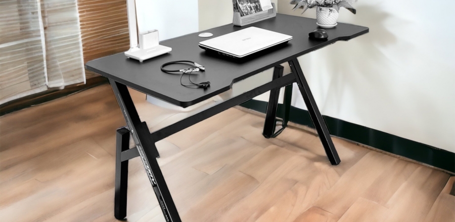 Bàn Làm Việc Gaming Chân Hồng Mặt Game Hồng 60x120